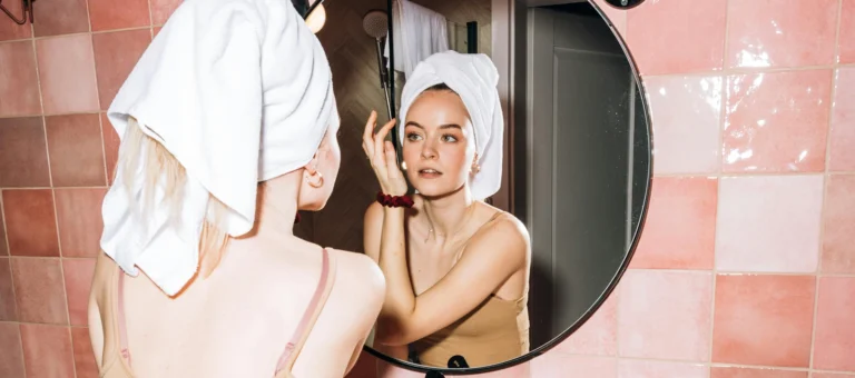 Say Goodbye to Dry: The Ultimate Guide to Glowing Winter Skin